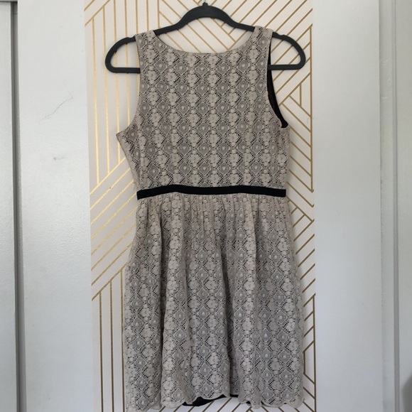 Dress - Picture 2 of 6